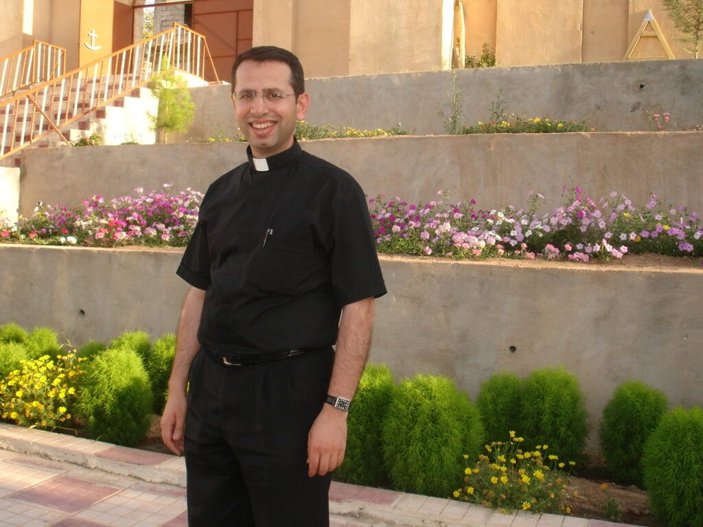 el sacerdote caldeo Ragheed Ganni